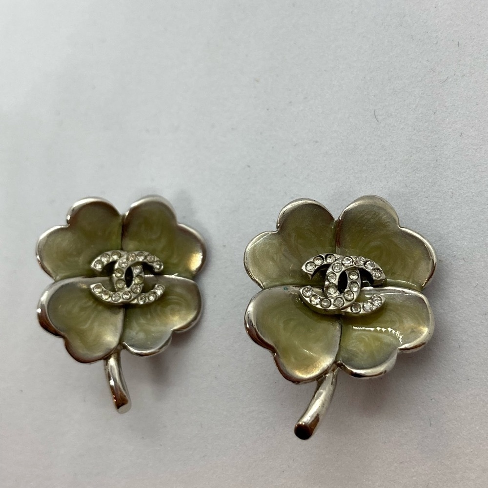 SOLD Chanel vintage 2004 clip on earrings